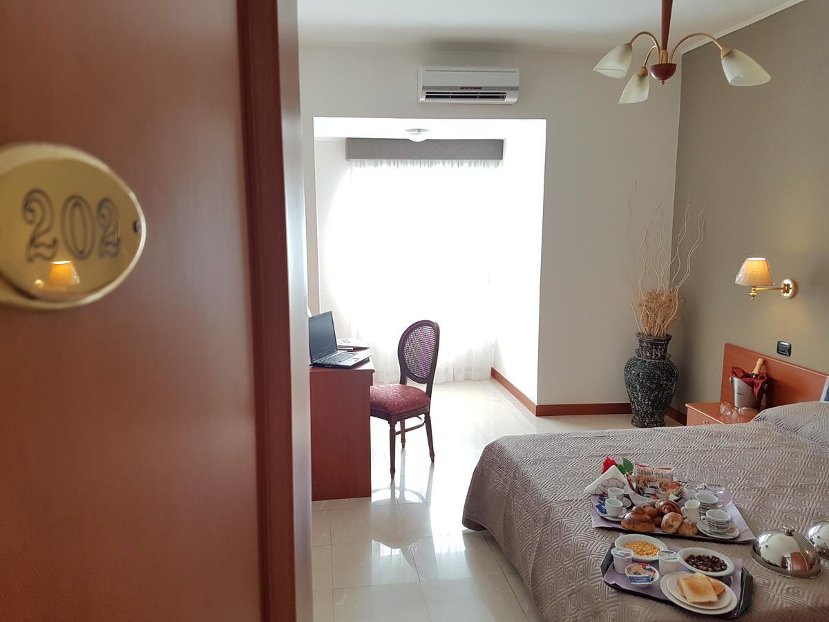 Hotel Joy Castel Volturno Ngoại thất bức ảnh